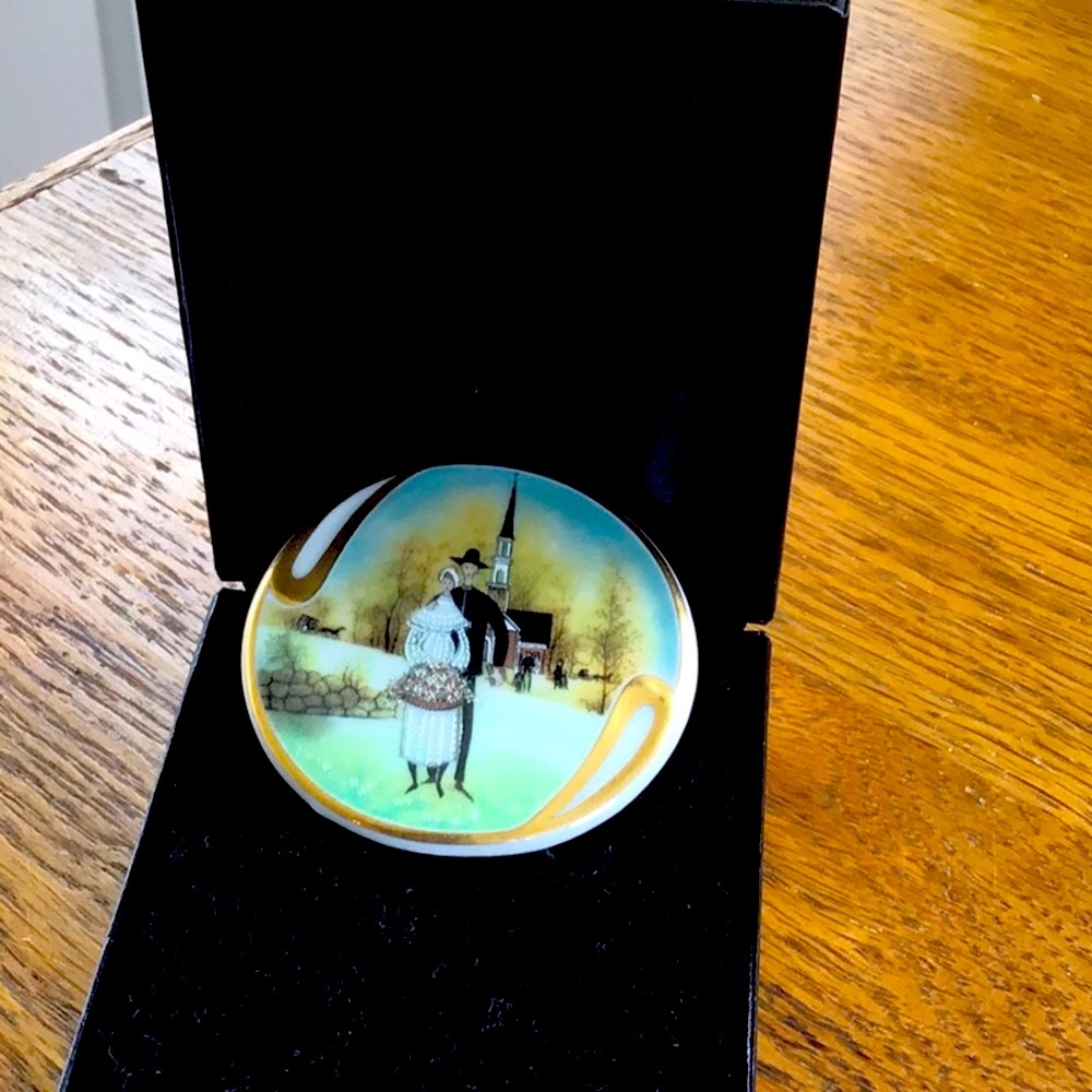 P.Buckley Moss Society Pin. Signed and numbered 22512 a true collected item.